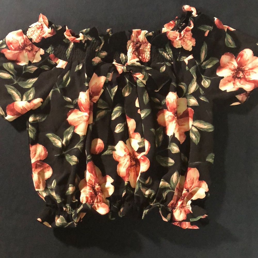 Floral crop-top